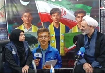 دانش‌آموزان با هوشیاری‌ خود در میدان، اتصال معنوی ایجاد می‌کنند