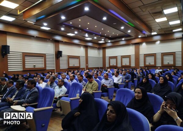 نشست مدیران آموزش و پرورش شهرستان بناب با محوریت آغاز سال تحصیلی جدید