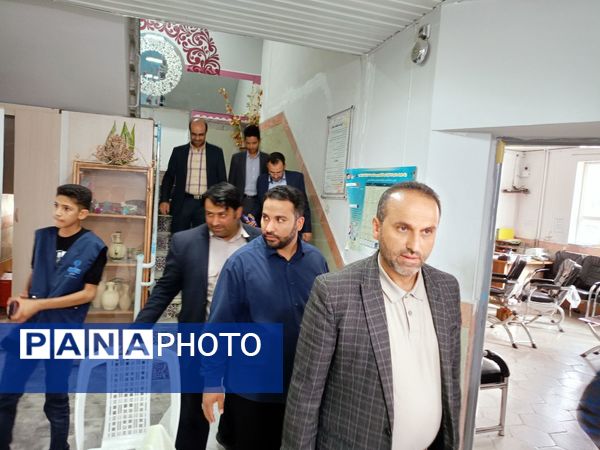 بازدید مشاور وزیر آموزش و پرورش از مدارس آسیب‌دیده کاشمر