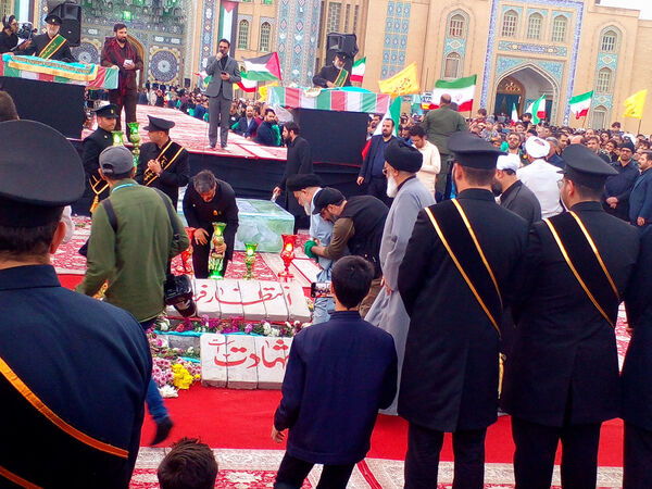 مراسم تشییع و خاکسپاری دو شهید گمنام دوران دفاع مقدس در قم