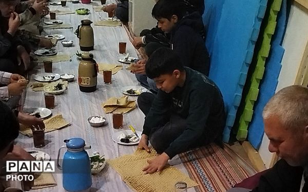 مسجد الرضای نیشابور میزبان روزه داران ماه مبارک رمضان 