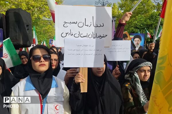 رزمایش بانوان و دختران بسیجی در شیراز