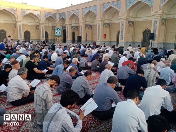 قرائت دعای عرفه در زیارتگاه شهید آیت الله مدرس