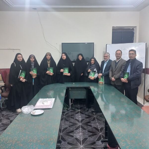 رونمایی از کتاب اولین گام مهمترین قدم در ابرکوه