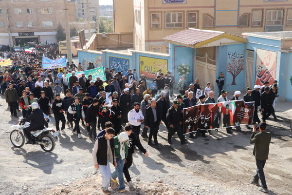 راهپیمایی روز دانش‌آموز در محمدشهر کرج 