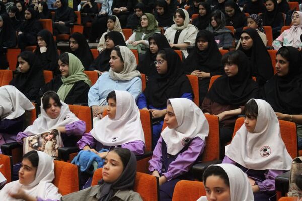 تقدیر از برگزیدگان جشنواره فرهنگی و هنری فردا در ساری 