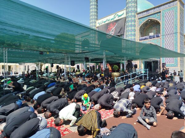 اقامه نماز ظهر اربعین در کاشمر