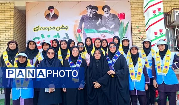 وقتی مدرسه صحنه انقلاب شد؛ زنگی که با سرود و افتخار نواخته شد