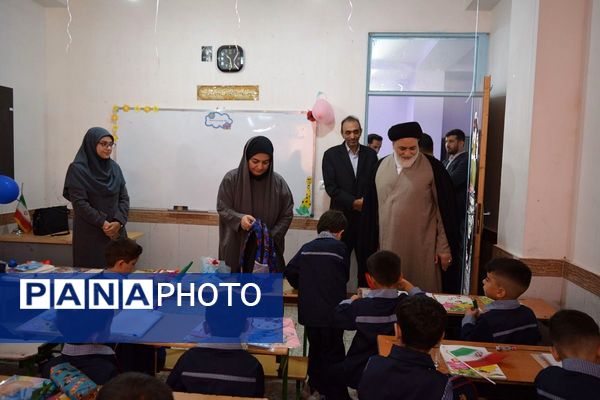 برگزاری جشن شکوفه‌های کلاس اولی دربهارستان‌دو