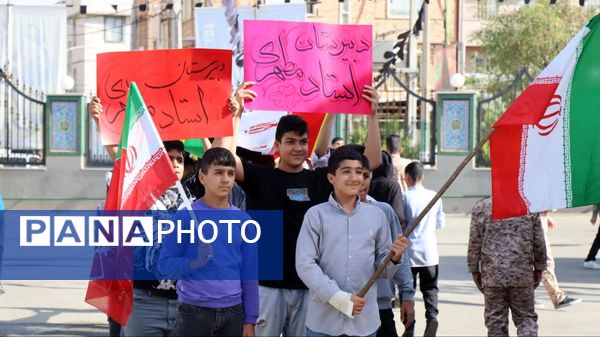  ادای احترام دانش‌آموزان و فرهنگیان شهرستان پاکدشت به مقام شامخ شهیدان مقاومت و شهید سید حسن نصرالله 