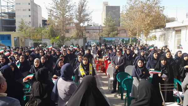 نواخته‌شدن زنگ مهر در مدرسه فرزانگان ۴ مشهد