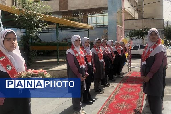 بیست و ششمین سالروز تاسیس سازمان دانش‌آموزی در دبستان طواف و معماریان ناحیه دو شهرری 