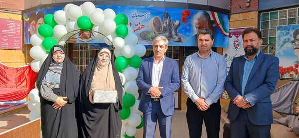 نواختن زنگ جشن جوانه‌ها در دبیرستان تیمسار فلاحی‌ناحیه یک کرج