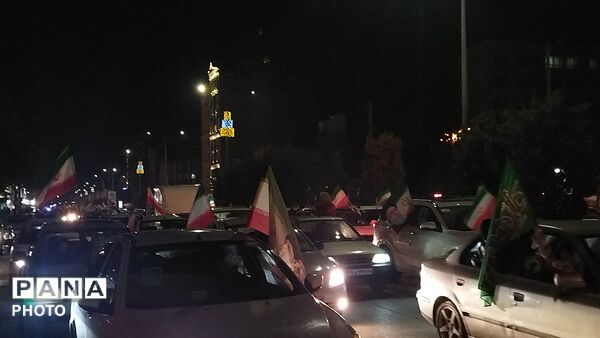 رژه ماشینی عاشقان وطن با خودرو های خود در بلوار فضل نیشابور 
