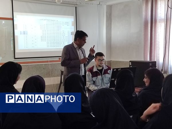 مشاوره کنکور برای دوازدهمی‌های زهرای مرضیه (س) با حضور مشاور کشوری