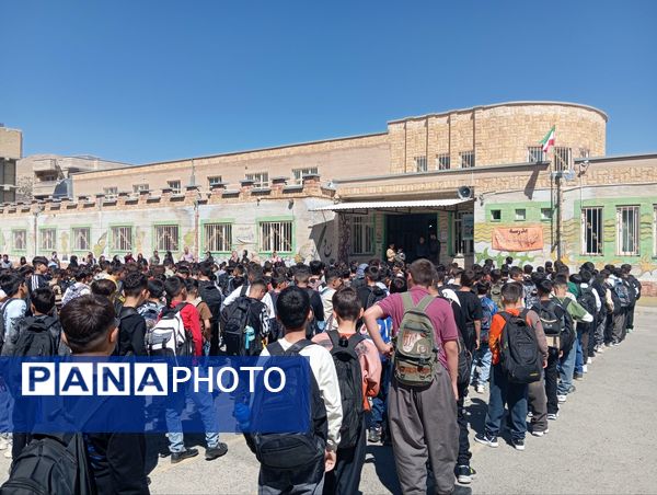 جشن پرشکوه آغاز سال تحصیلی جدید در مدرسه ابتدایی فتحیان بانه