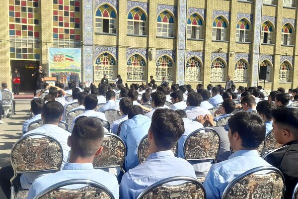 برگزاری افتتاحیه «هفته پدافند غیرعامل » در دبیرستان ماندگار مدرس ناحیه دو شهرری 