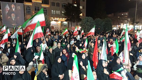 حماسه سازی مردم نیشابور در بیستمین شب از راهپیمایی های مردمی بلوار فضل 