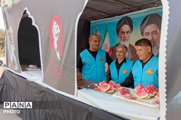 خدمت رسانی و پذیرایی موکب شهدای چهاردانگه  از زائران مراسم تشییع رهبر شهید