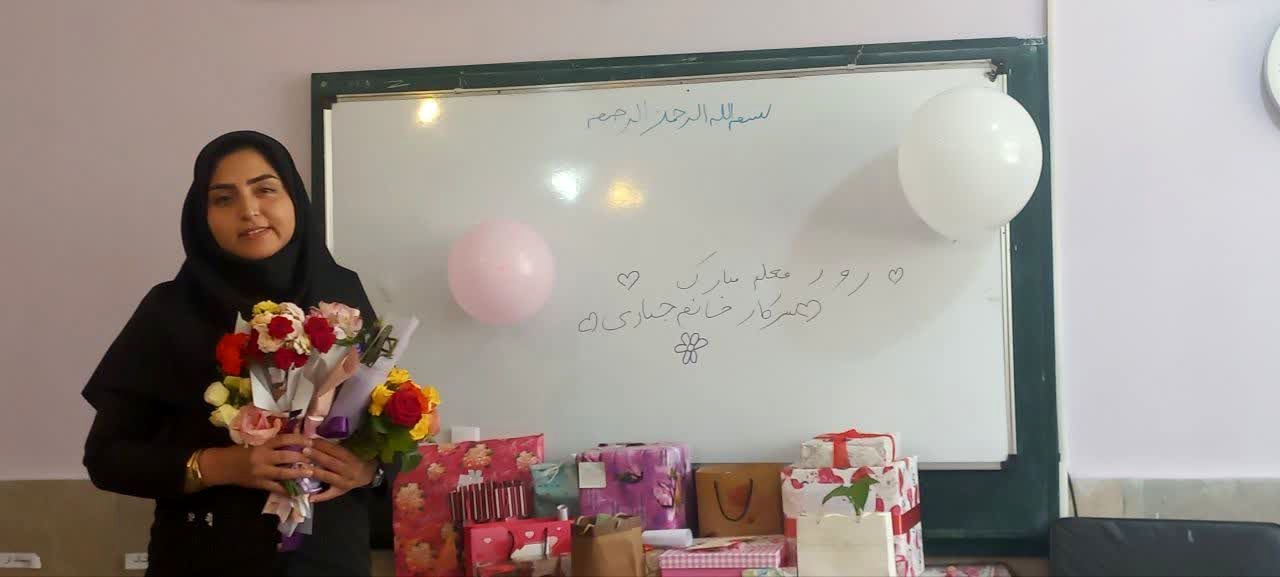 معلمی که نسبت به گوشه‌گیری دانش‌آموزش بی‌تفاوت نبود