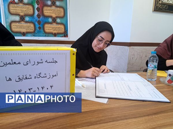 دبستان شقایق‌ها در بخش صفادشت با تجهیز و زیباسازی مدرسه به استقبال ماه مهر رفت