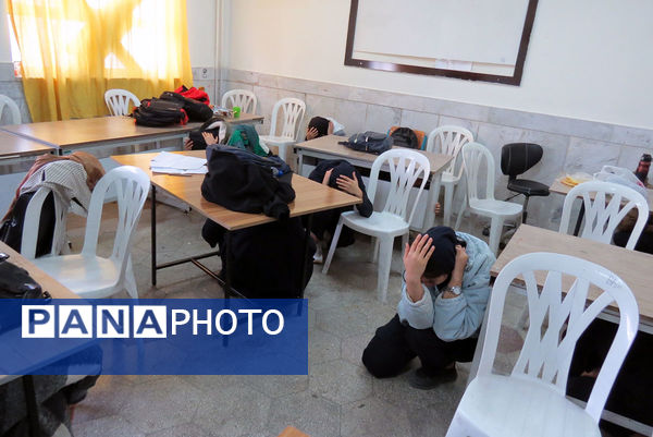 برگزاری مانور زلزله در هنرستان محمودیه شهرستان بجنورد 