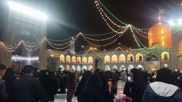 حرم مطهر امام رضا (ع) در شب مبعث رسول خدا