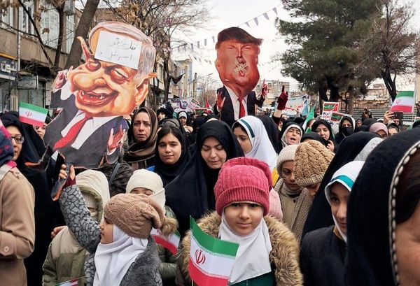  لبیک ملت ایران به فرمان رهبری