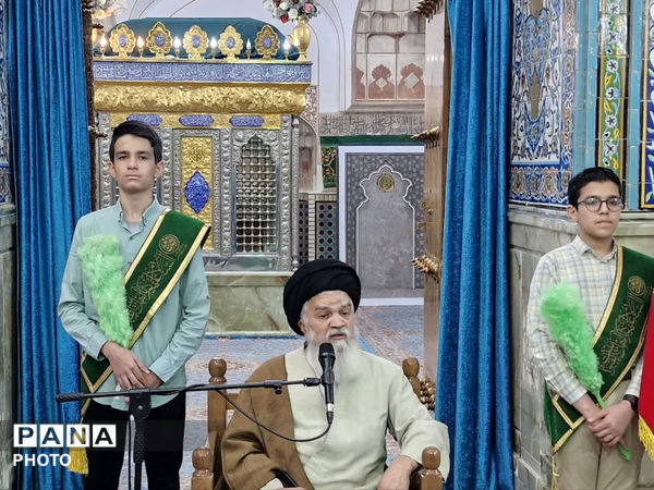 آیین جزءخوانی نوجوانان قمی در بقعه ابن بابویه 