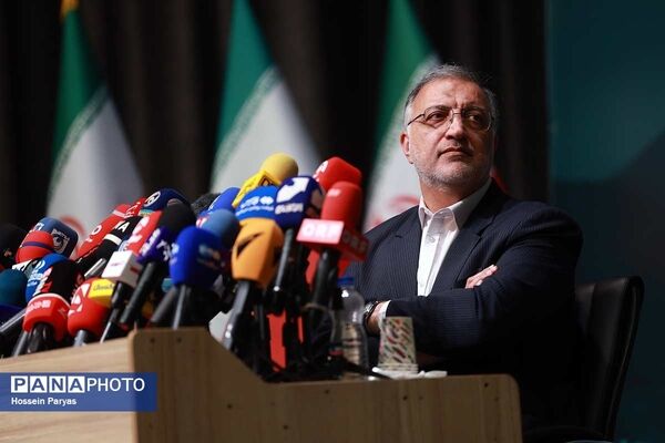 بازدید سرزده زاکانی از مرکز کنترل ترافیک شهرداری تهران