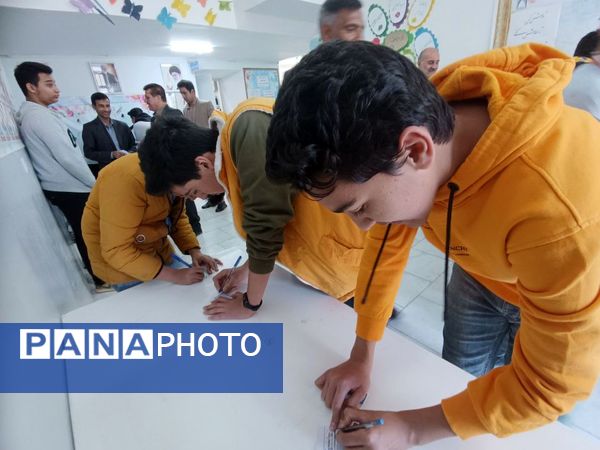  انتخابات شورای دانش‌آموزی در دبیرستان سما شهرستان کاشمر 