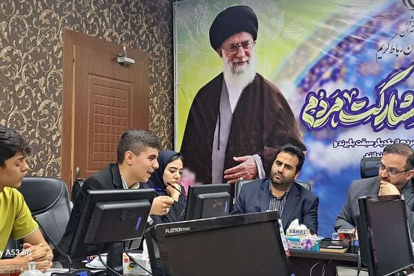 نشست صمیمی فرماندار شهرستان رباط کریم با دانش‌آموزان نخبه فرهنگی و خبرنگاران پانا