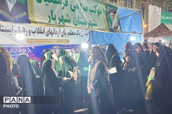 حضور پرشور مسئولین متعهد در غرفه‌ فرهنگیان