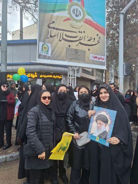 حضور دانش آموزان مدارس سما بجنورد در راهپیمایی 22 بهمن 