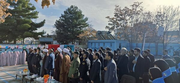 دبیرستان هاجر(س) میزبان زنگ انقلاب 