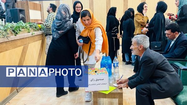 برگزاری جلسه انجمن اولیاء و مربیان دبستان معلم 