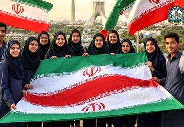 معلم؛ نماد ایستادگی در طوفان زمان