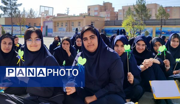 جشن ولادت حضرت زینب (س) و روز پرستار در دبیرستان مهر