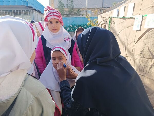 اجتماع استکبار ستیزی و رویداد پلاکاردنویسی دانش‌آموزان سمنان