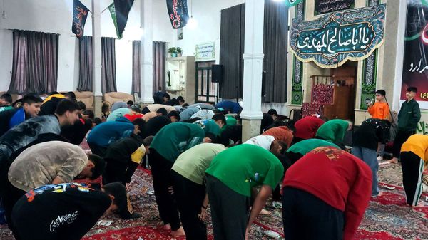 آغاز اعتکاف دانش‌آموزی پسران در مسجد فاطمه زهرا(س) شهرک سیدجمال‌الدین نظرآباد