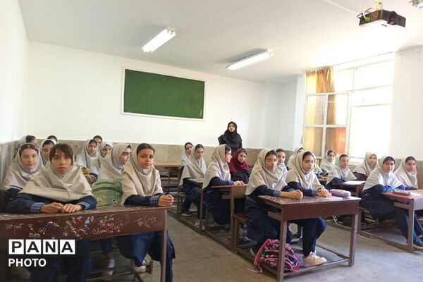 پاییز با بوی کتاب آغاز شد