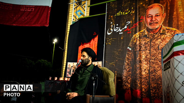  بروجن در آیین وداع با چهلمین لاله خونینِ رمضان ایستاد