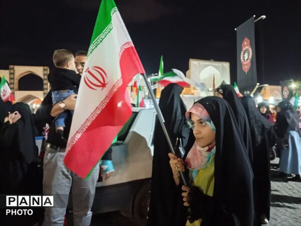 گردهمایی دبستانی های یزدی در گرامی‌داشت یاد دانش آموز شهید تیارا صادقی