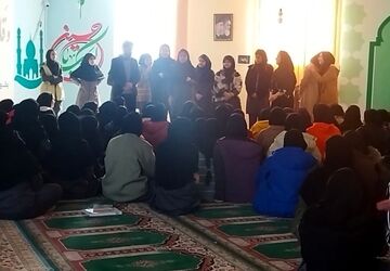 کلاس آموزشی آداب تشریفات و شناسایی استعدادها در دبیرستان عفت کوهدشت برگزار شد 
