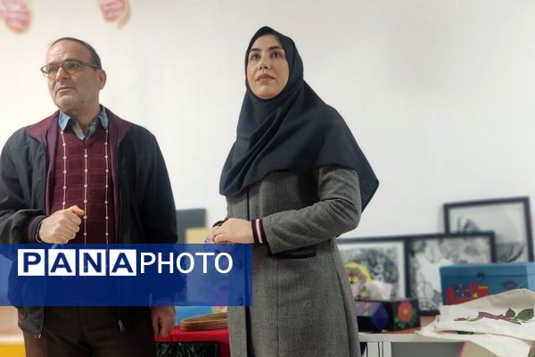 آماده‌سازی آثار هنرجویان در نمایشگاه دهه فجر رباط‌کریم