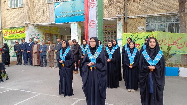 استقبال از شهید گمنام در دبیرستان نمونه معراج شیروان