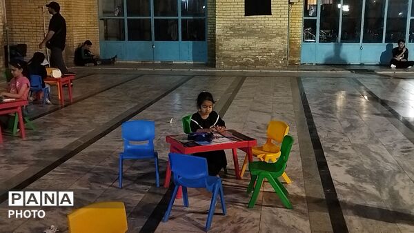 غرفه دهه نودی های مسجد جامع در شب صد و چهل و چهارم 