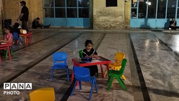 غرفه دهه نودی های مسجد جامع در شب صد و چهل و چهارم 
