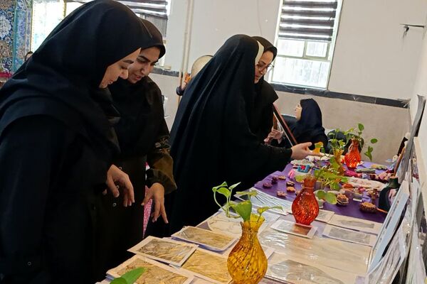  نمایشگاه فرهنگی و هنری دبیرستان عترت