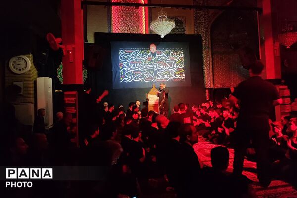  نوجوانان در سوگ حسین(ع) گریستند